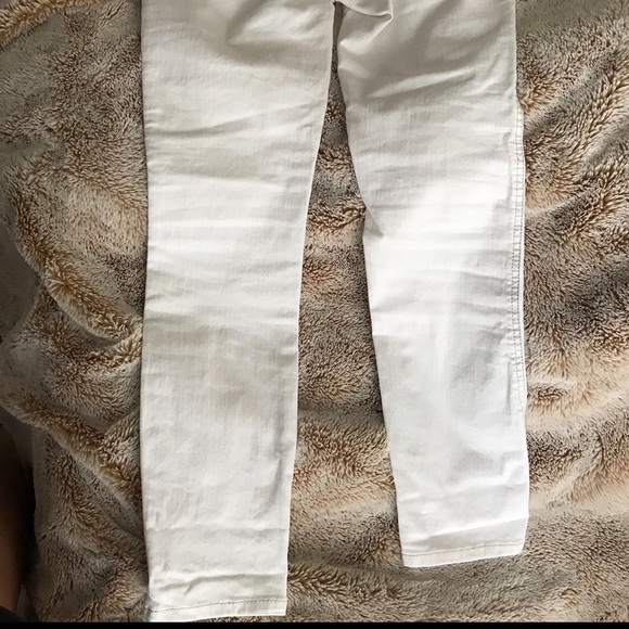 White Cropped FREE PEOPLE Jeans! (26) - Picture 2 of 2